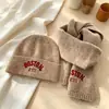 Conjunto de Chapéu de Lã Tricotado e Cachecol Infantil, Chapéu Quente para Proteção das Orelhas Outono e Inverno com Bordado de Letras para Meninos e Meninas, Exclusivamente para Vendas Transfronteiriças