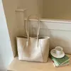 Bolso tote de gran capacidad estilo coreano, nuevo modelo de verano 2026, bolso de hombro simple casual de color liso para el trabajo y los desplazamientos, moderno