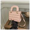 Bolsa de Mão Estilo Chanel Acolchoada Quadrada Pequena Romboidal Feminina Outono 2024 Nova Elegante Simples Estilo Ocidental Bolsa de Ombro Transversal