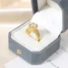 Anillo de Zirconia de Lujo Ligero y Moderno para Mujer, Disponible en Tres Colores, Anillo de Dedo Índice de Gama Alta