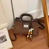 Bolsa Quadrada Pequena de Mão Personalizada para Mulheres Chegada Nova Outono 2026 Design de Nicho Alta Aparência Moda Comute Bolsa de Ombro Único Transversal