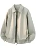 Jaqueta de trabalho oversized para homens, adequada para primavera e outono, estilo solto e casual, projetada para biotipos maiores, streetwear americano, estilosa e descolada, com gola de lapela