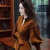 Cinturón de Cintura Estilizador Elegante de Alta Gama, Moderno, de Terciopelo Color Café, para Blusa Top de Mujer Otoño e Invierno