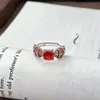 Caixa Surpresa ao Vivo Anel Aberto Vermelho Zircônia Resistente Luxuoso Bola Cintilante Anel de Empilhar Nicho High-End para Mulheres