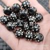 Agata preto e branco revestida de polpa Tianzhu contas antigas jade contas soltas dentes de tigre três olhos nove olhos Tianzhu Lutong acessórios contas