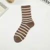 Calcetines de Mujer a Rayas Melard al por Mayor de Media Pantorrilla Ins de Moda de Caña Alta Versátiles para Otoño e Invierno Calcetines Largos Arrugados