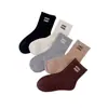 Par de Meias Infantis Yi Inverno Novo Estilo Coreano Meia de Cano Médio Caxemira Engrossada Quente Meias Esportivas Tendência para Meninas