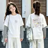 Camiseta de manga larga de algodón puro para niñas, top base elegante y moderno para niños, adecuada para primavera y otoño de 2026, con un diseño de imitación de dos piezas