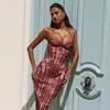 Elegante y Refinado Vestido de Color Sólido con Escote Halter de Encaje Transparente, Cintura Ceñida, Corte Ajustado, Longitud Media, Vestido de Alta Gama para Banquetes de la Alta Sociedad