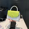 Bolso pequeño de estilo fresco con color contrastante para mujer, nuevo de primavera y verano 2024, elegante, a la moda, bolso cuadrado pequeño, alto valor de color, bolso de hombro bandolera