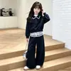 Conjunto casual de outono para meninas 2026 novo estiloso e moderno conjunto de duas peças com moletom de gola franzida para crianças mais velhas