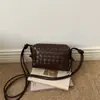 Bolsas de tecido transfronteiriças femininas 2026 novo estilo moderno da moda bolsa crossbody de grande capacidade superfície macia elegante versátil bolsa de ombro único