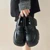 Mocasines de suela gruesa para mujer 2026 nuevo popular otoño versátil estilo británico zapatos pequeños de cuero tacón grueso negro zapatos de una sola suela para mujer