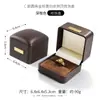 Caja de joyería con etiqueta dorada de esquinas redondeadas, caja de embalaje para accesorios, caja para juego grande de anillos, pulseras, colgantes, collares con tapa arqueada de cuero proteico
