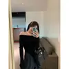 Top de punto ajustado de manga larga asimétrico para mujer, diseño de hombro descubierto, estilo chica picante, otoño e invierno