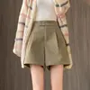 Nuevos shorts de pana para mujer para usar en exteriores, otoño e invierno, de pierna recta acanalados, estilo japonés, pantalones estilo 'hot girl' petite