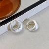 Pendientes de estilo europeo y americano de alta gama, sencillos, de metal, con hebilla para las orejas, para otoño e invierno, con personalidad de viento frío, joyería versátil de moda para las orejas
