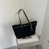 Bolso tote transfronterizo superventas estilo retro para mujer, nuevo modelo 2026, gran capacidad, decorado con remaches y flecos, bolso de hombro
