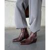 Botas Chelsea com Salto Anabela Confortáveis de Couro de Cabra Tanning Vegetal Inverno 2025 Salto Médio Zíper Lateral Bico Quadrado Pequeno Botas Curtas de Couro Genuíno para Mulheres