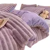 Conjunto de Roupa de Cama Espesso de Veludo Leiteiro de Inverno com Quatro Peças Lençol de Cama de Veludo Pelúcia de Coelho Capa de Edredom Roupa de Cama de Três Peças para Dormitório de Veludo Coral