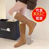 Colección Primavera/Otoño 2026: Nuevas botas vaqueras occidentales para mujer estilo Maillard, de suela blanda, transpirables y caladas, con diseño de tacón plano o medio.