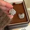 [Cesta de Flores Perla] Pendientes de Cesta de Flores Hueca con Perlas Estilo Francés Lujo Ligero con un Diseño Elegante y Hermosos Accesorios para la Oreja