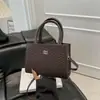 Primavera 2026 Design Casual Fashionável Simples Casual Padrão Trançado Retrô Portátil de Ombro Transversal Pequena Bolsa Quadrada para Mulheres