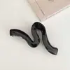 Pinza de Garra Geométrica Negra Minimalista con Forma de Ola y Cinta, Pinza de Tiburón para el Cabello, Pinza de Gel para el Cabello para la Parte Posterior de la Cabeza, Accesorio Versátil para el Cabello