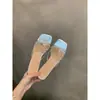 Sandalias de hada estilo francés con tacón grueso para uso en exteriores, nuevo modelo de verano 2025, sandalias plateadas elegantes para combinar con faldas
