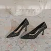 Sapatos de Salto Alto Apontados Marrons Femininos Salto Agulha Estampa de Leopardo de Alto Padrão Boca Rasa Sexy Estilo Irmã Real Estilo Francês Sapatos Nova Coleção Primavera