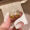 Anel Aberto Flor de Rosca de Zircônia Estilo Palácio Retrô, Sensação de Luxo Leve e Alto Padrão, Anel para Dedo Indicador, Joia de Mão Elegante de Nicho