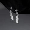 Aretes de Pluma de Plata Esterlina s925 para Mujer Otoño e Invierno Nuevo Diseño Celebridad de Internet Marea Aretes de Borla de Circonita Negra Dulces Aretes Cool
