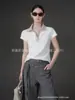Camiseta de Manga Corta con Cuello Polo Estilo Francés, Solapa en V, Hombro Derecho, Sencilla, Corte Ajustado, Top Corto 2025, Primavera y Verano