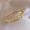 Pulseras Geométricas Europeas y Americanas Transfronterizas Incrustadas de Diamantes, Pulseras de Lujo Ligero y Gama Alta para Mujer, Temperamento de Moda, Joyería de Mano Simple y Versátil al por Mayor