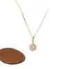 Colar Nevasca de Diamantes Brilhantes de Luxo Leve com Microincrustação para Mulheres Exquisita Corrente de Clavícula de Seis Garras Novo Design de Alta Qualidade