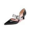 Sandálias de Salto Baixo 3cm Estilo Comércio Exterior Novo Verão 2026 para Mulheres, Salto Fino Alto, Couro Genuíno, Bico Fechado, Tira Única, Sapatos com Tachas