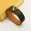 Pulsera de Lujo Ligero Marca V de 26 Luces, Artículo Popular de Venta Transfronteriza, Joyería Versátil Elegante de Moda para Mujer con Diseño Único