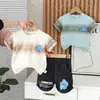 2024 Nuevo Verano Niños Cuello Redondo Letra Tie-Dye Manga Corta Algodón Dinosaurio Pantalones Conjunto de Dos Piezas Fabricante Venta al por Mayor