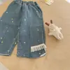 Calça jeans infantil para meninas, novo estilo francês de outono, calça de outono lavada para crianças, calça reta para bebê menina com acabamento em renda, moderna