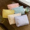Bolsa de Cosméticos Estampada de Aparência Sofisticada, Bolsa Clutch Feminina Xadrez Doce e Fresca, Bolsa Portátil de Grande Capacidade para Armazenamento de Produtos de Higiene Pessoal