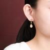 Pendientes colgantes de plata de ley S925 con diseño de ciervo, chapados en oro, con jaspe hetiano, estilo nacional retro, con flores de mariposa y seda hueca