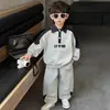 Conjunto de Camisa Polo y Sudadera para Niños 2026 Nuevo Conjunto de Primavera Estilo Coreano para Niños Pequeños, Elegante Conjunto Deportivo de Dos Piezas para Primavera y Otoño