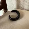 Bloguera surcoreana con un sencillo diseño de pulsera de resina de nicho, estilo colorido y personalidad transfronteriza.