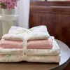 Estilo Pastoral Clase A Grado Materno e Infantil Doble Capa de Gasa 100% Algodón Puro Juego de Tres Piezas Juego de Cama de Tres Piezas Funda Nórdica Infantil Transmisión en Vivo