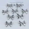 Nuevos Accesorios de Joyería de Lazo Perforado Electrochapado en Plata DIY Agujero Zapatos Accesorios para el Cabello Funda de Teléfono Móvil Accesorios de Cadena Parche