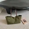 Bolsa tote simples de lona para mulheres, bolsa de ombro grande para o dia a dia, nova coleção outono 2026, cor sólida, estilo descontraído, bolsa de mão