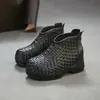 Jiezhou 2026 Nova Coleção de Outono: Botas de Cano Curto Feitas à Mão, Couro Bovino de Primeira Camada, Tecidas, Aumentam a Altura, Estilo Retrô, Sapatos Versáteis para o Dia a Dia para Mulheres