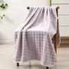 Toalha de banho em fleece coral para adultos, espessa, estilo feminino, adequada para hotéis, dormitórios e uso doméstico, macia, super absorvente, não solta fiapos, toalha de banho grande