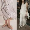 [Recomendación Principal] Yuran 26 Nueva Colección Primavera/Verano Conjunto Importado de Chaleco y Falda de Paraguas Satinado Iridiscente Arrugado Brillante
