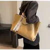 Bolsa retrô versátil de grande capacidade para mulheres, nova moda outono 2026, bolsa de ombro tote para estudantes para aula e trajeto